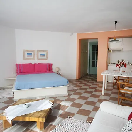 Alba * Adamantas (Milos)